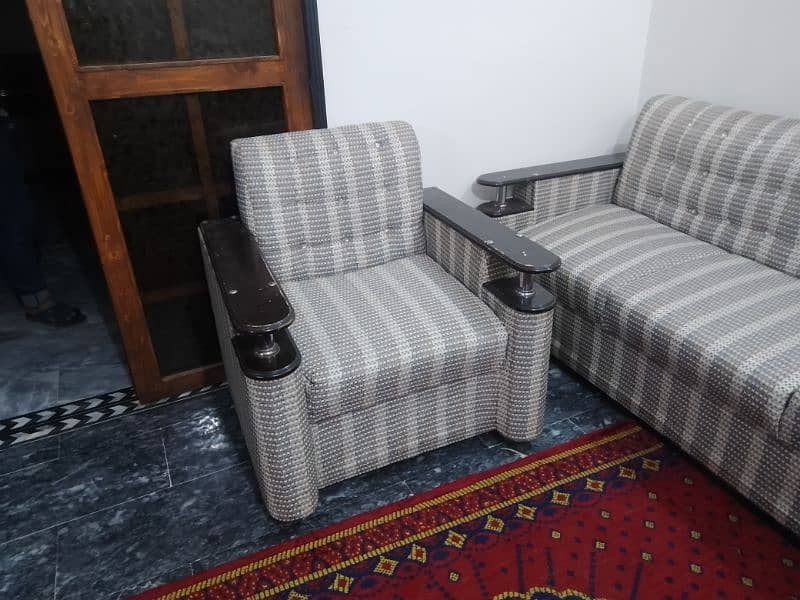 5 Seater Sofa Set Achi Condition myn 1