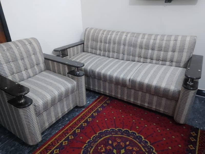 5 Seater Sofa Set Achi Condition myn 2