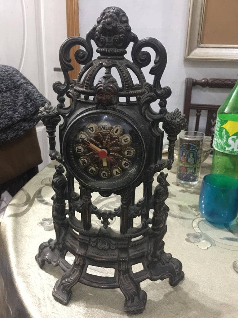 ANTIQUE WORLD PRESENTS AUNIQUE WALL CLOCK ANOSONIA USA IN WORKING 19