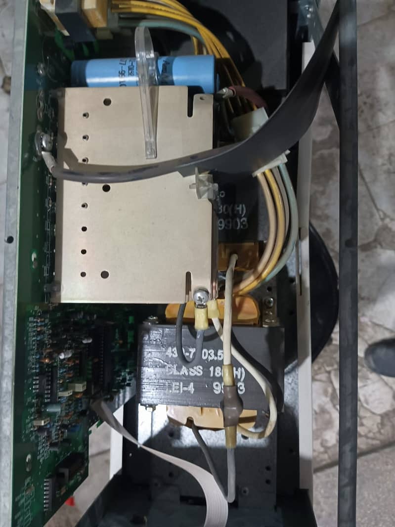 Refurbish 2200 VA APC UPS 8