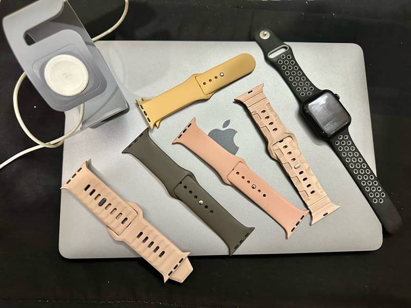 Apple watch series 6 44mm with extra straps and stand 0