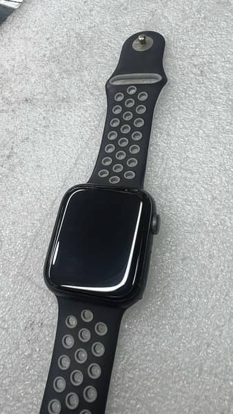 Apple watch series 6 44mm with extra straps and stand 3