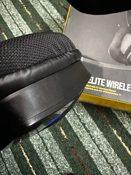 Corsair Void RGB Elite Wireless Gaming Headsets 1