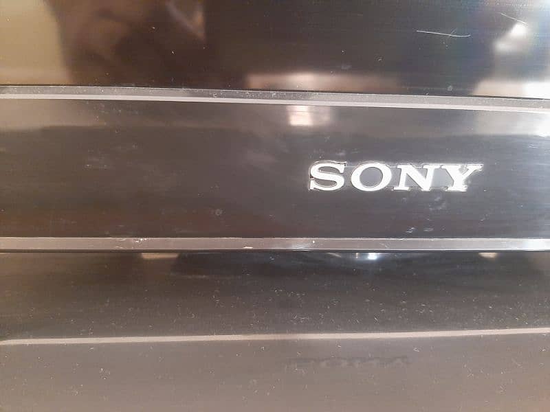 Sony Bravia KLV-32BX300 - 32 Widescreen LCD TV 8