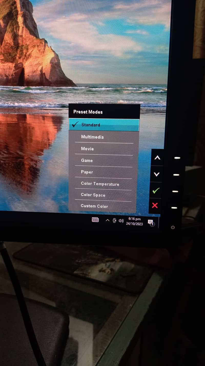 Dell Ultra Sharp 24in LED 1.5K Resolution 10Bit Colors (u2413f) 10