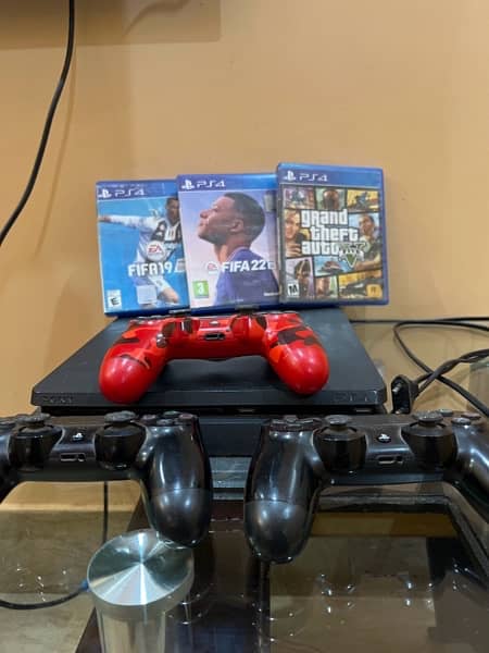 Ps 4 slim 1 tb 10/10 condition with 3 controllers and 3 games cds 1