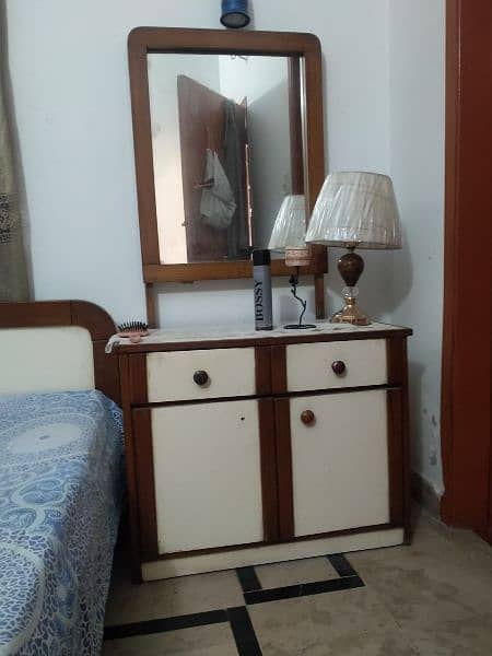 Pair Of Single Beds and dresser 3