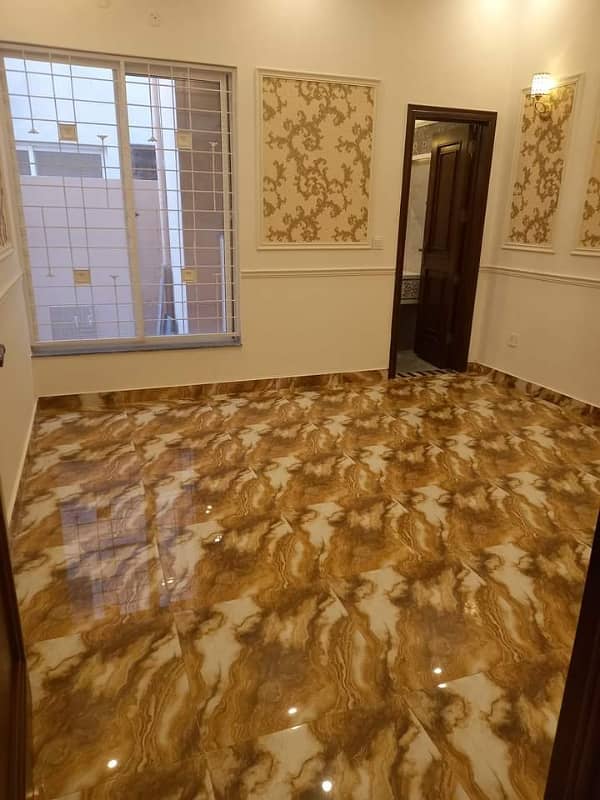 5 marla house for rent in paragon city lahore Portions & Floors
