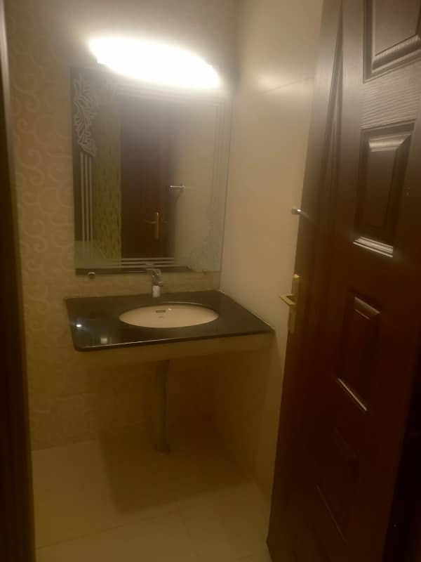 5 marla house for rent in paragon city lahore Portions & Floors