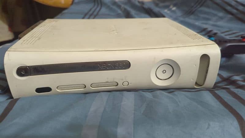 Xbox 360 (Only Console, Need Repair) 0