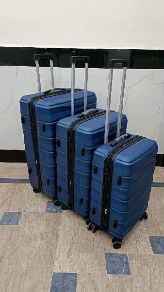 Luggage bags/ travel suitcases/ trolley bags/ travel trolley/ attachi 3