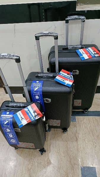 Luggage bags/ travel suitcases/ trolley bags/ travel trolley/ attachi 4