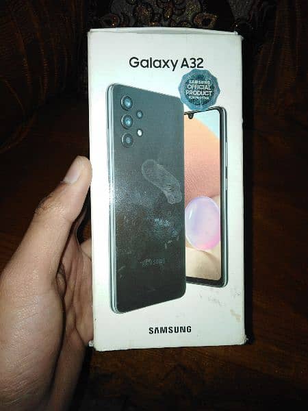 Samsung A32 original box and charger 0