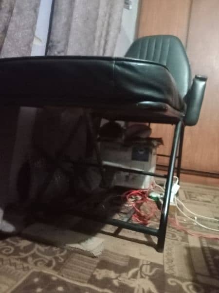 polour chair 8/10 condition bilkul Sahi he 2