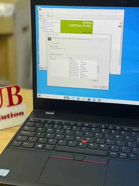 Lenovo ThinkPad P52s Workstation 6