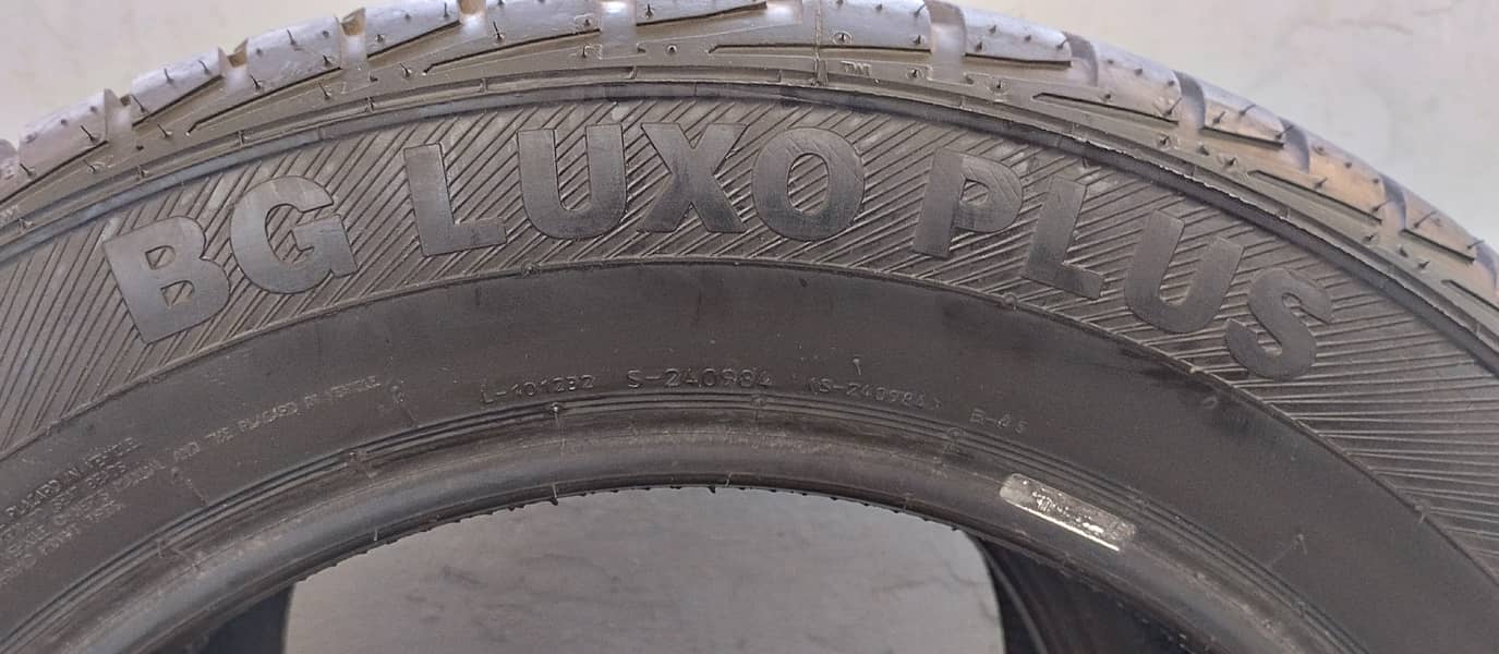 Tyres 215/55 R-16 Almost New Condition 4