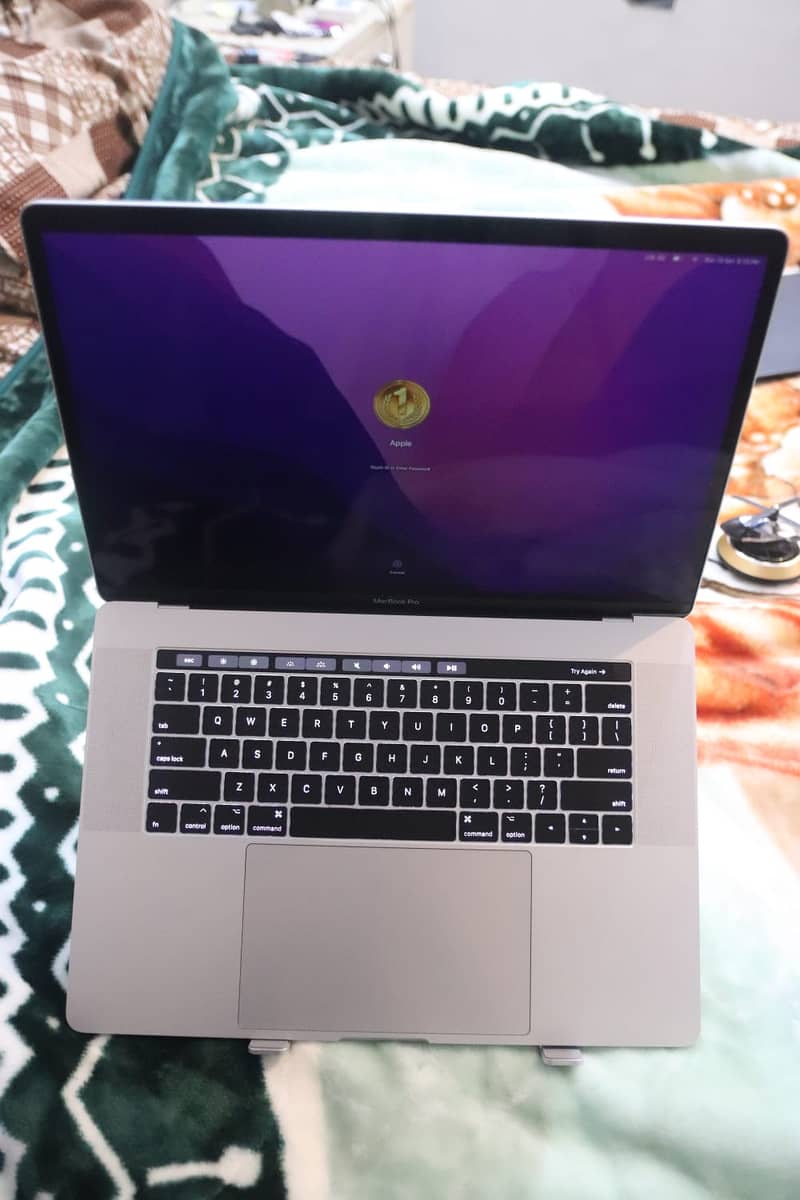 Touch bar Macbook Pro 2017 15” 16/500 With LCD keyboard and Cover 1