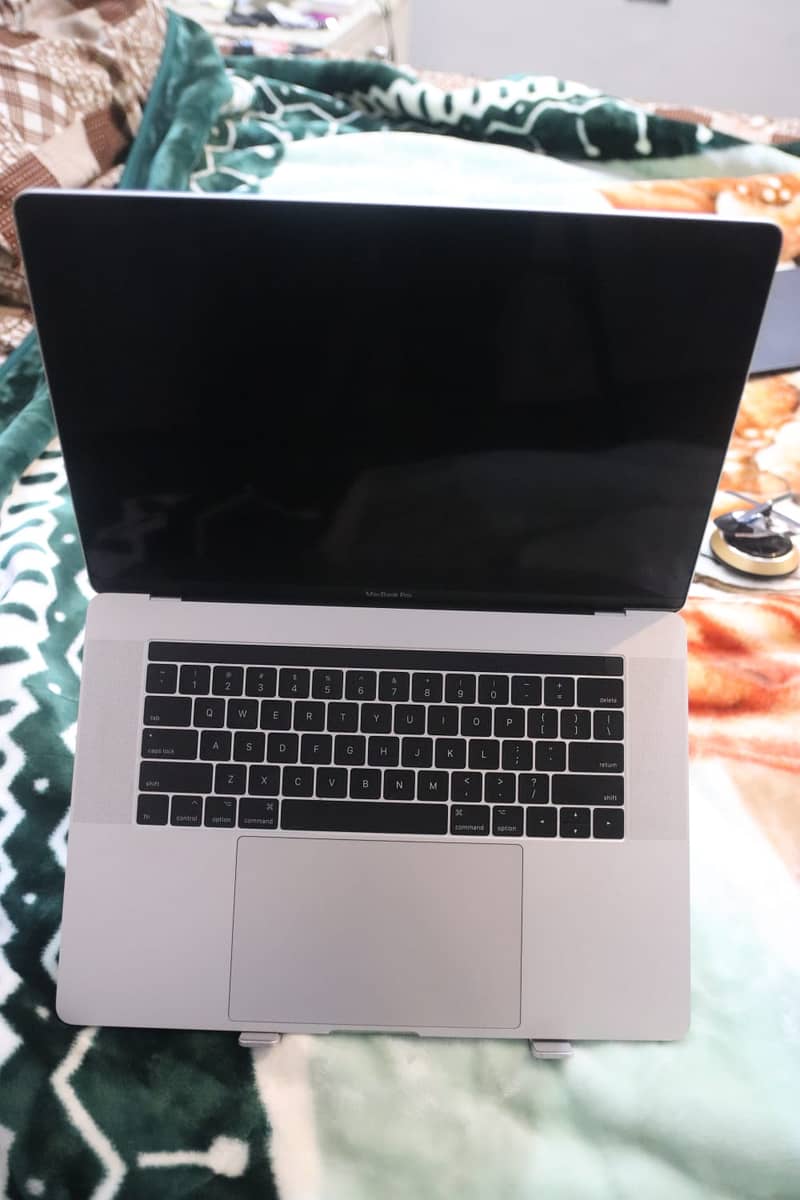 Touch bar Macbook Pro 2017 15” 16/500 With LCD keyboard and Cover 12