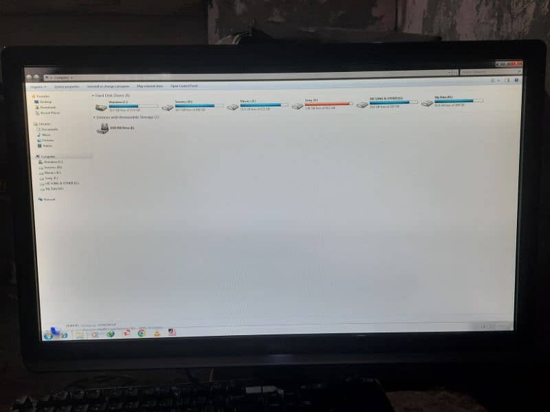 24 inches Dell Lcd Monitor  ST2420L 13
