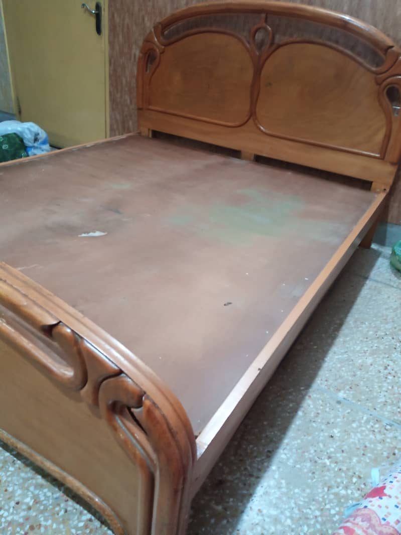 Queen size bed for sale 7