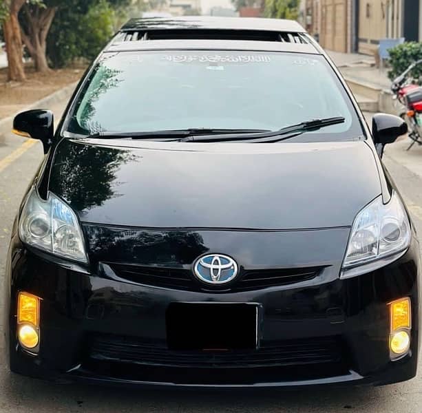 Toyota Prius panaromic solar panel sunroof 3