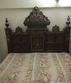 Beautiful Chinot King bed with mattress