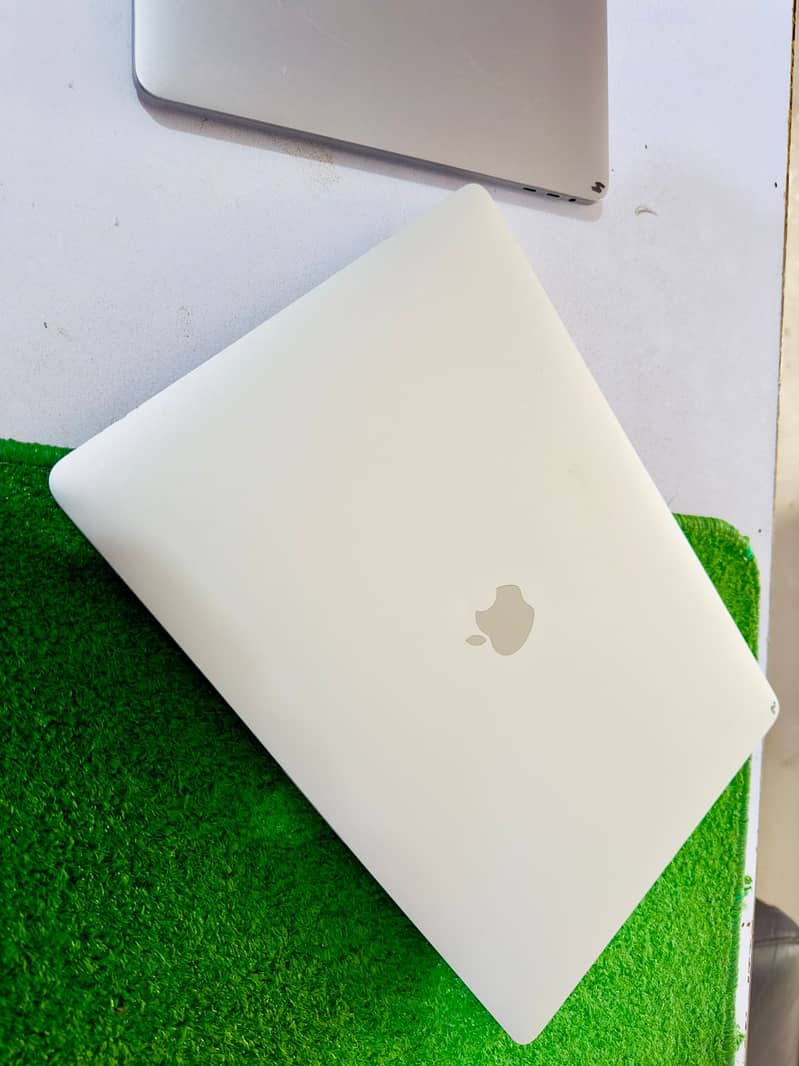 Apple Macbook Pro 2019 Core i7 Silver Coler     32/512 1