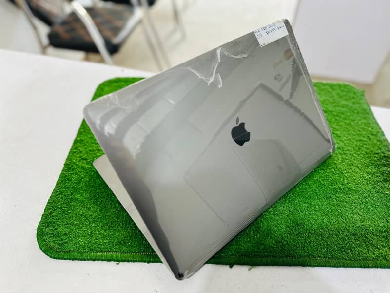 Apple Macbook Pro Core i7 16/256 Space Gray 2