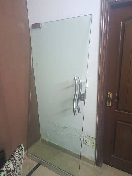 Single Glass Door with Machine 1