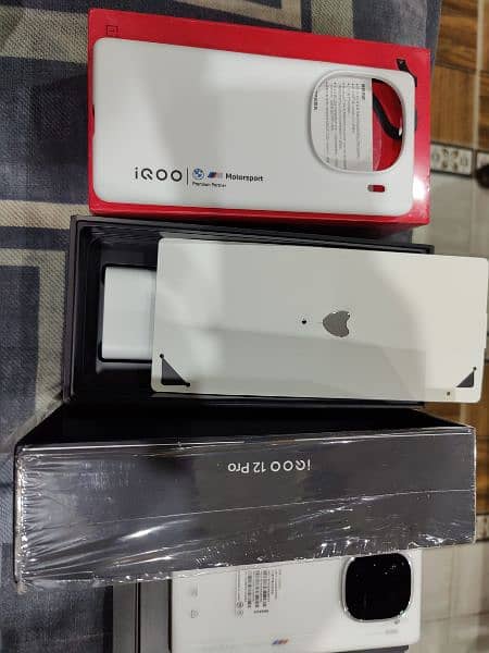 OnePlus 12 16+16/512GB dual, Vivo iqoo 12 pro 16+16/1 TB dual SIM 10