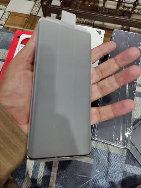 OnePlus 12 16+16/512GB dual, Vivo iqoo 12 pro 16+16/1 TB dual SIM 14