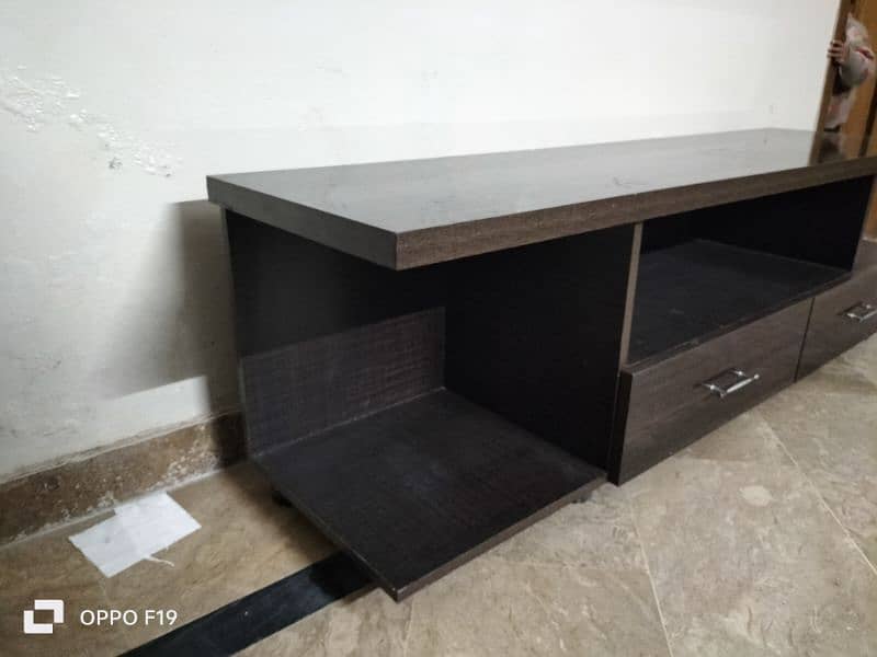 TV console in excellent condition 3
