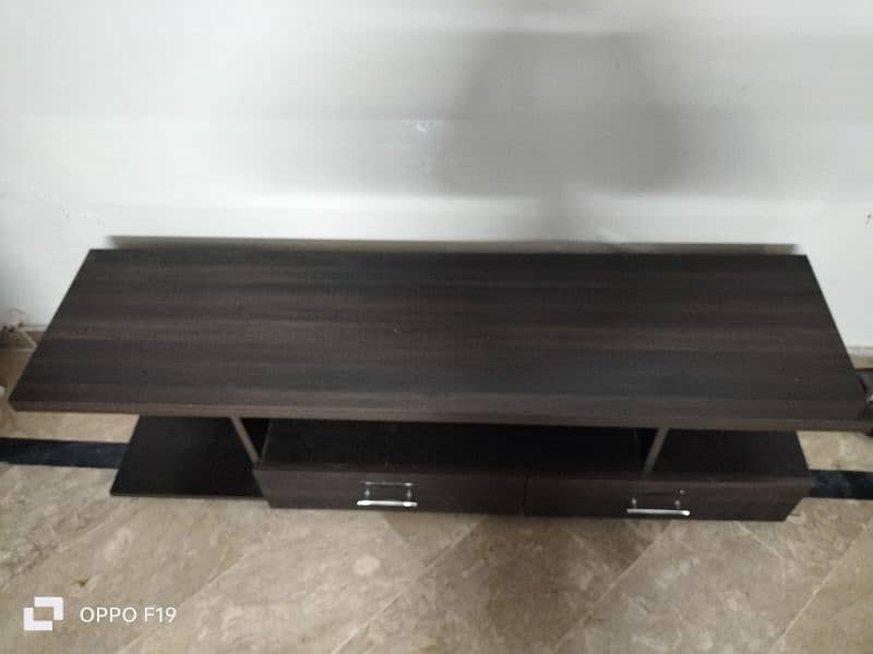 TV console in excellent condition 4