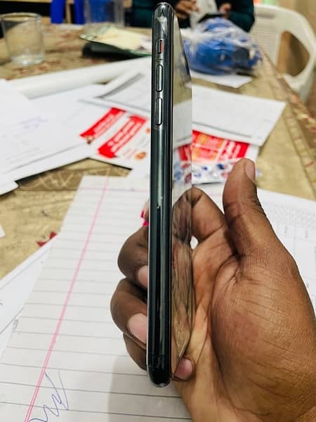 I phone 11 pro max pta Offical approved 256gb with orignel box 2