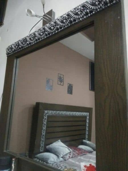 double bed,mirror. 2