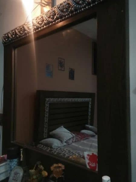 double bed,mirror. 3