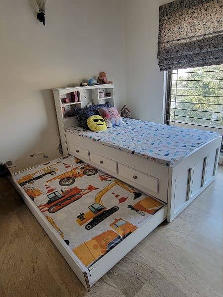 kid's bed 0