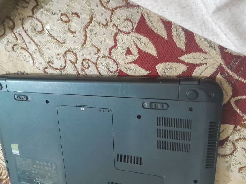 Urgent. Hp Laptop for sale machine AMD-A6 5200 3rd generation 9