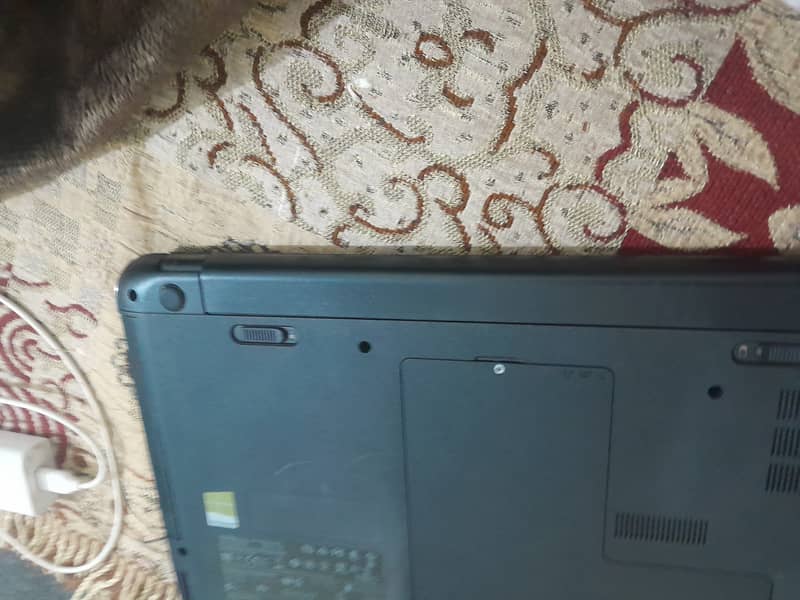 Urgent. Hp Laptop for sale machine AMD-A6 5200 3rd generation 10