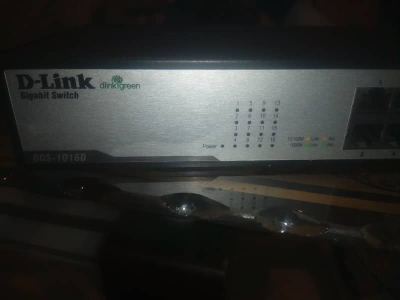 D-link 16-port Network Switch 2