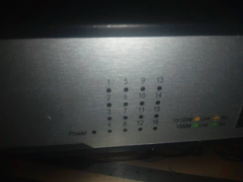 D-link 16-port Network Switch 3