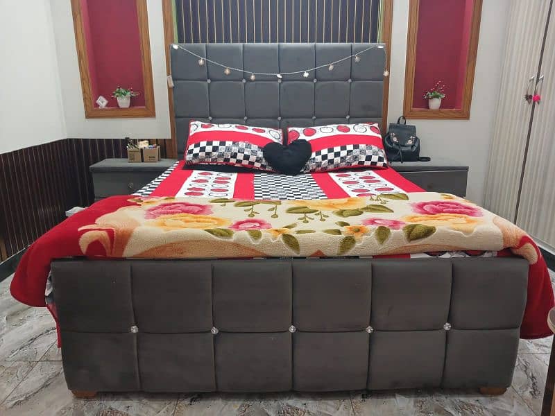 Queen size bed in grey color 4