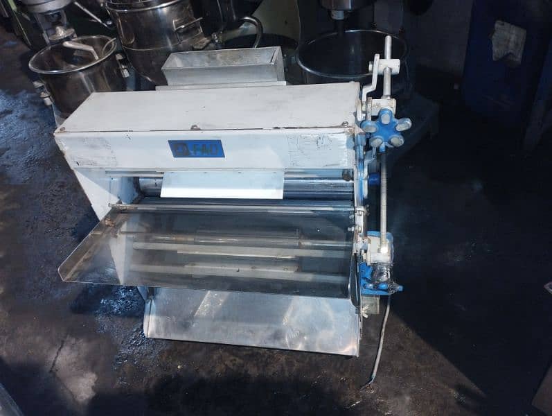 Dough Divider Machine hydraulic type 20 pocket made in Italy 3 phase 9