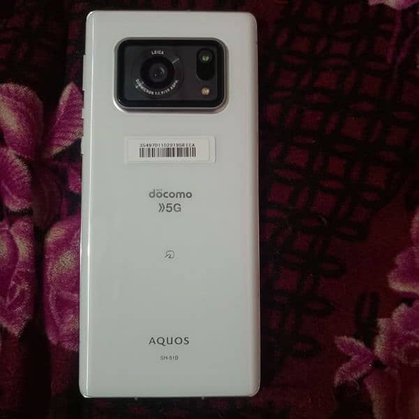 Aquos r6 12/128gb 3