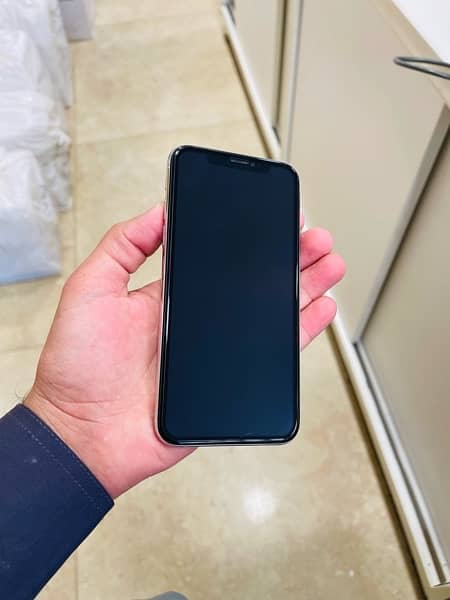 iPhone Xs 512GB Silver 83% PTA Approved 1