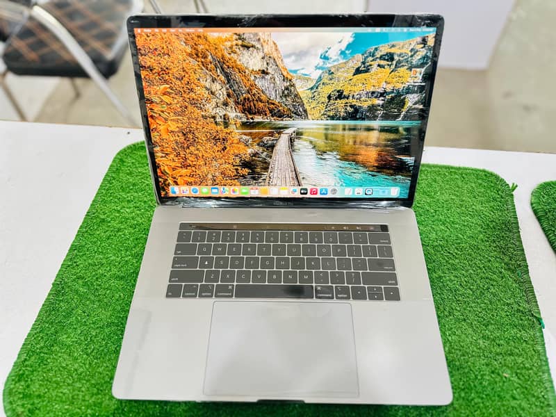 Apple Macbook Pro 2019 Core i7  16/512 4