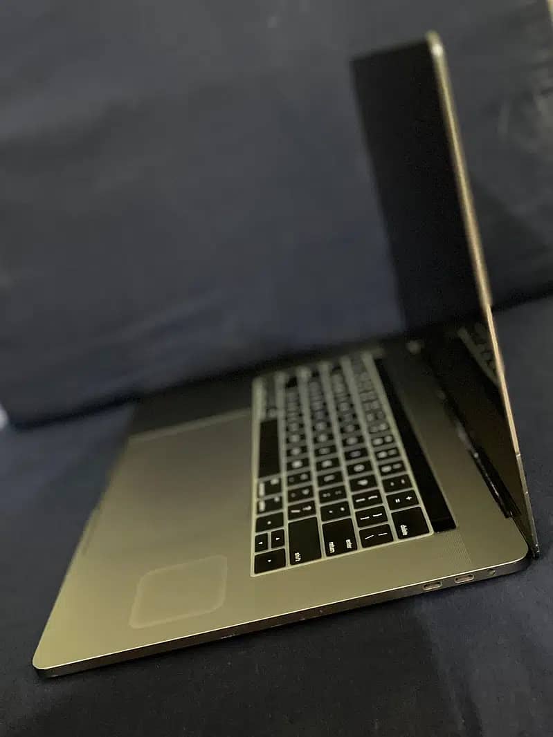 MacBook Pro 2017 15'' 0