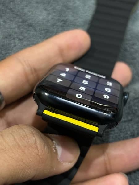Apple Watch Series 8 45MM - Black 2