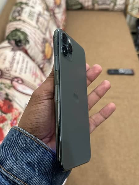 iPhone 11 Pro Max urgent sell 6