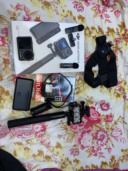 DJI Osmo Action 3 Combo Edition Vlogging camera ,mic and torch light 2